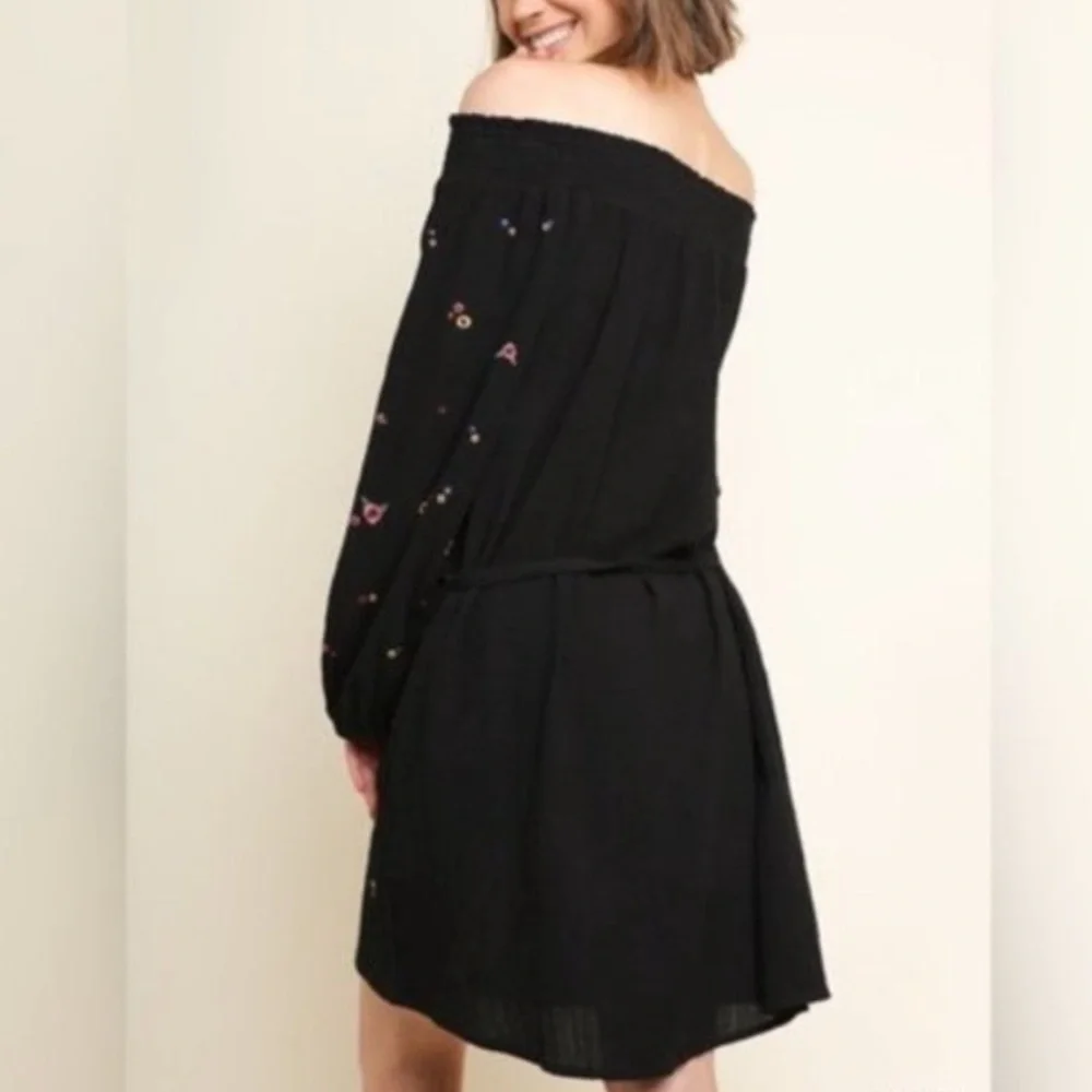 **NWT** Umgee Embroidered 2 Way Dress - Picture 2 of 2